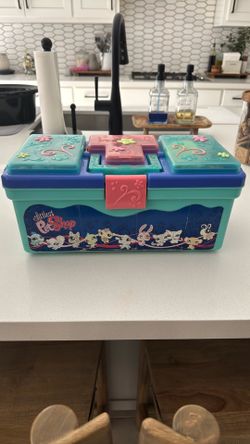 Littlest Pet shop Figures And Container
