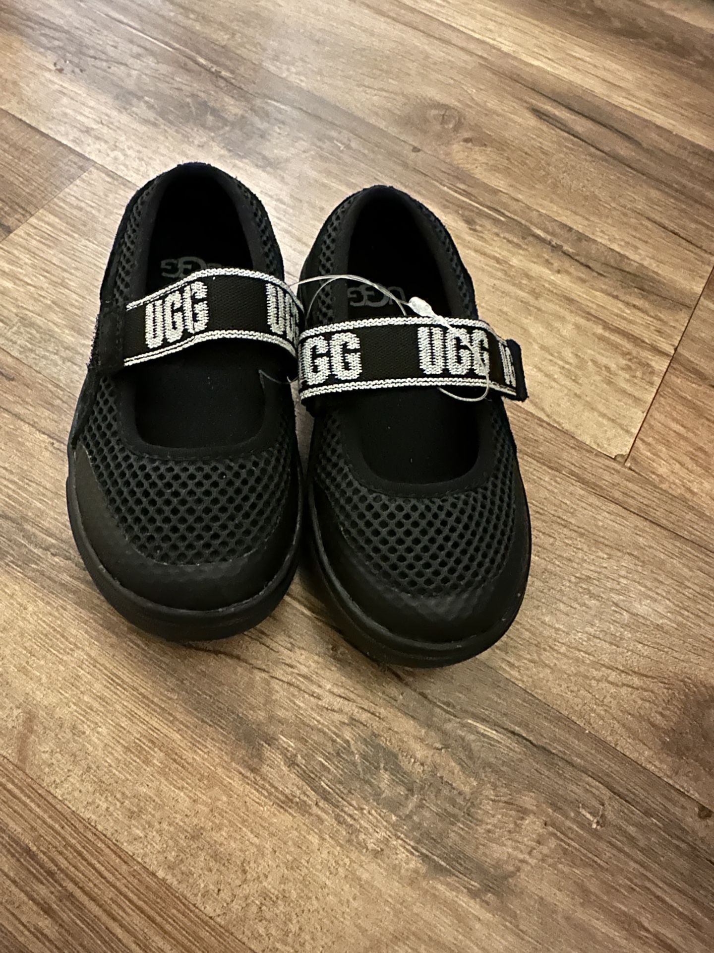 Size 7 Girls Ugg Shoes
