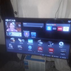 Samsung Smart TV 55" Inch UN55D700 Remote control Included 