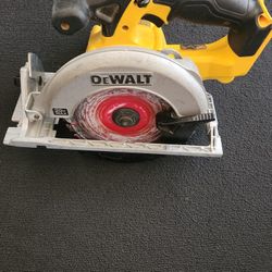 DEWALT DCS391 20V MAX 6 1/2" Cordless Circular Saw. **TOOL ONLY**