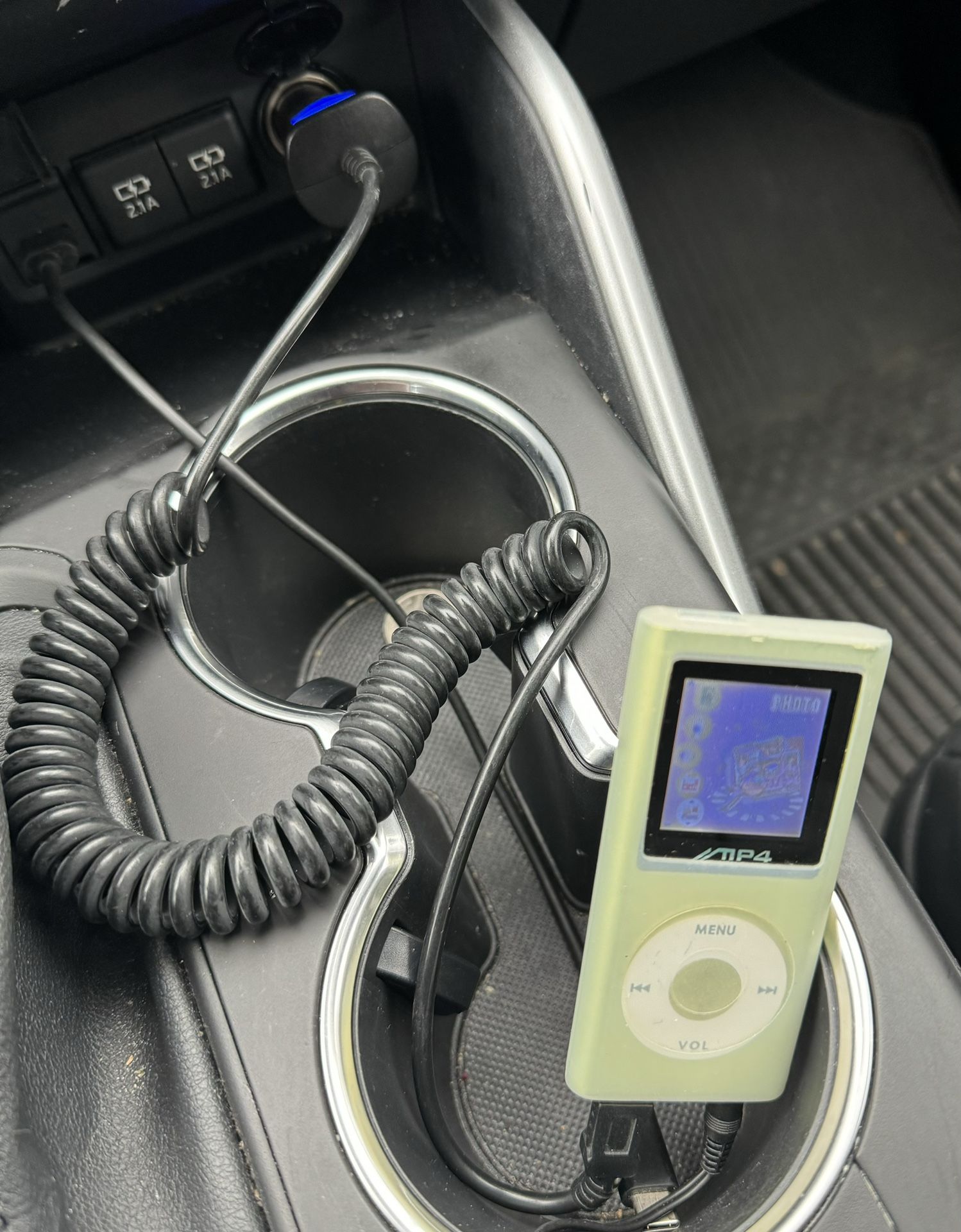 MP3 MP4 Music Player. FM Radio. E- Books. Recorder.Comes with Car Charger. Works