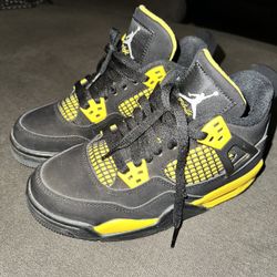 Air Jordan 4 Retro “thunder” 