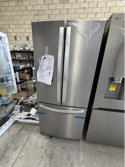 Whirlpool refrigerator 30” width