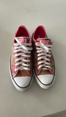 Size 11 women’s Converse