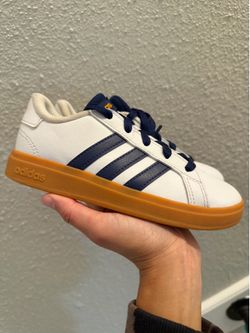 Kids Adidas Shoes ( see pics) Size 13K