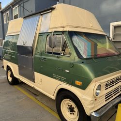 Prepackaged Food Truck (Ford Econoline 1971) 