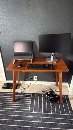 Desk+Monitor+Mouse/Keyboard