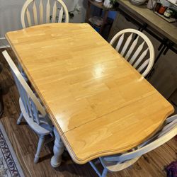 Dining Table + 4 Chairs 