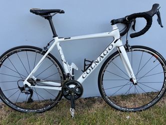 🚴🏻 Colnago CLX Carbon Road Bike – Size 52  Colnago CLX Carbon Road Bike — lightweight, fast, and ready to ride.