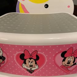 Disney Minnie Mouse  Standing Stool 