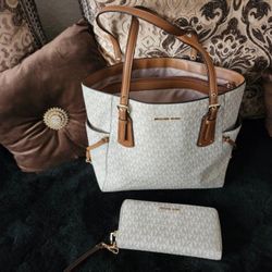 Michael Kors White bag & matching wallet 