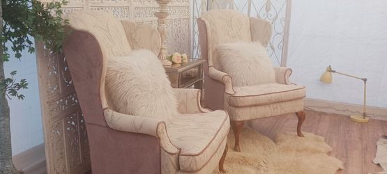 Vintage wingback french style loinge chair pair. Delivery