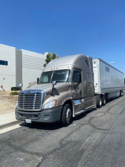 2016 Casacadia Freightliner  1M miles