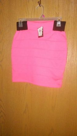 Nwt.. Neon orange skirt..small