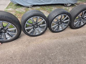 Audi Q7 OEM 20 inch Rims and Tires made in Italy