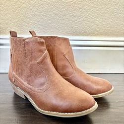 Women’s Boots Size 6.5 Gently Used $5