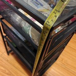 The three-tier cabinet (wire mesh) has two small wheels（used)