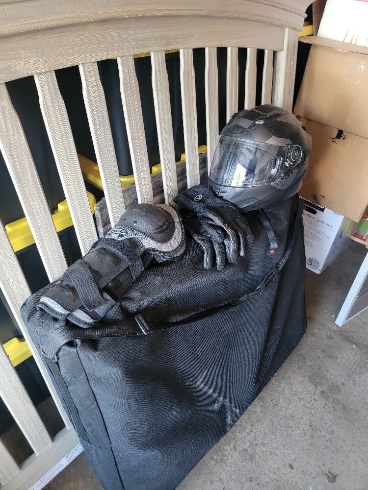 Helmet, Gloves, Knee Guard