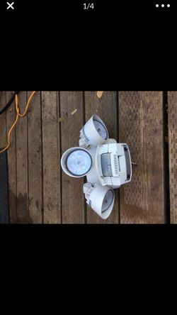 Outdoor lighting, automatic sensor, three adjustable life, outdoor lighting, automatic sensor, three adjustable life, Led light new but dirty Litho