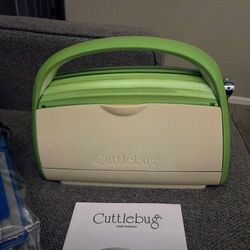 CUTTLEBUG Machine ~Provo Craft~Non-Electric Scrapbooking ~ Die Cutting/Embossing