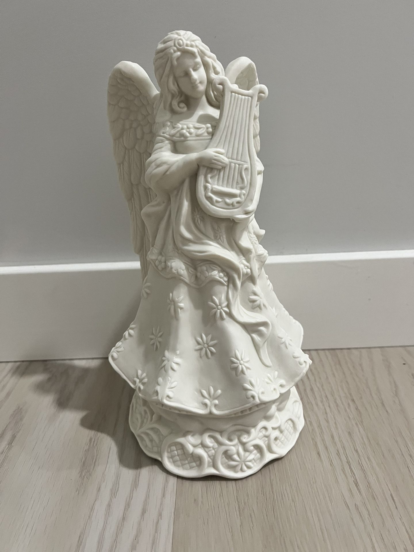 St Nicholas Square Jade Porcelain Musical Figurine