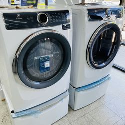 🔥🔥27” Electrolux Washer And Dryer Combo