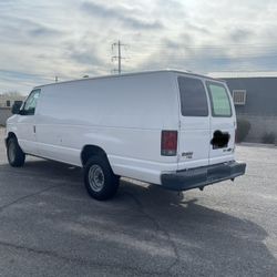 2012 Ford E350 Super Duty Cargo · Truck · 240.000 millas  * 2012 FORD E - 350 SUPER DUTY *  * 5.4 L - 8 CIL*  * 240000 MILES *  *  IT RUNS AND DRIVES 