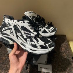 Balenciaga runners black n white