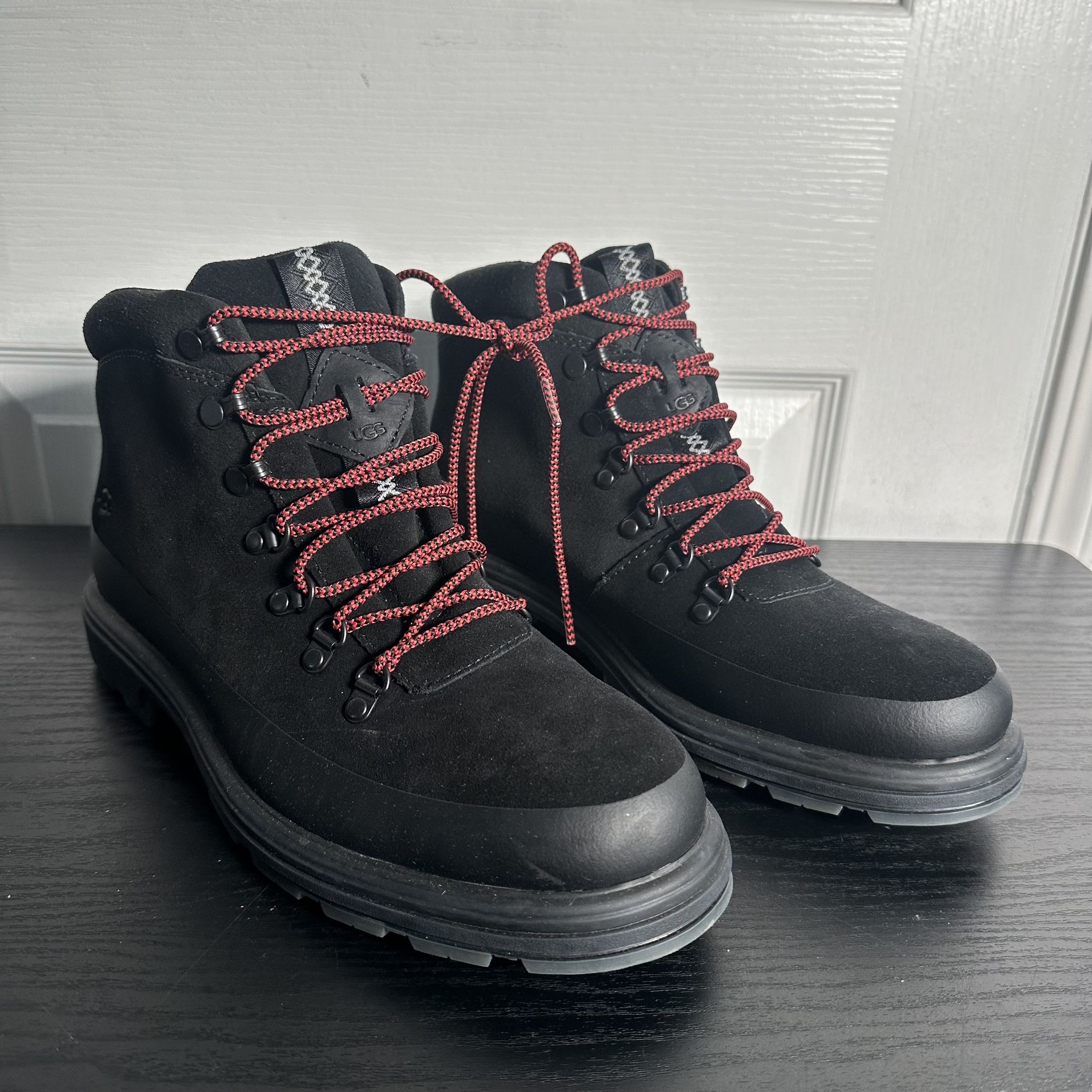 UGG hiking boots Size 8.5 NWOT