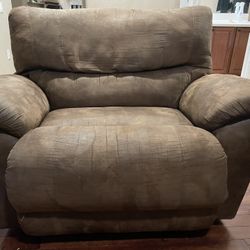Recline Lazy Boy $380. 