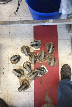 12 swiveling casters