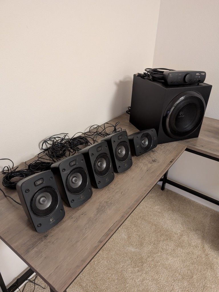 Surround sound speakers system (Logitech z906 5.1)