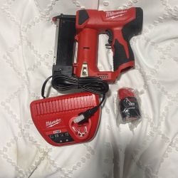 Milwaukee Pin Nailer 