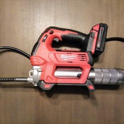 Milwaukee M18 Grease Gun & CP2.0 Battery 