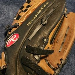 Rawlings RBG 125CP-121/2 " Ball Glove Basket Weave The Gold Glove Company
Jr Size
Worn once