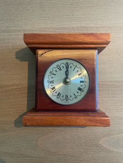 Vintage Hawaiian Koa Wood Desk Clock DOESNT WORK