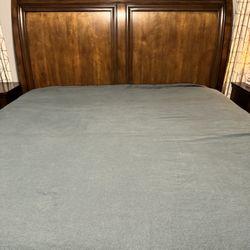 King Bed Frame With 2 Drawers (no Mattress)