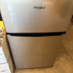 Mini Fridge/freezer