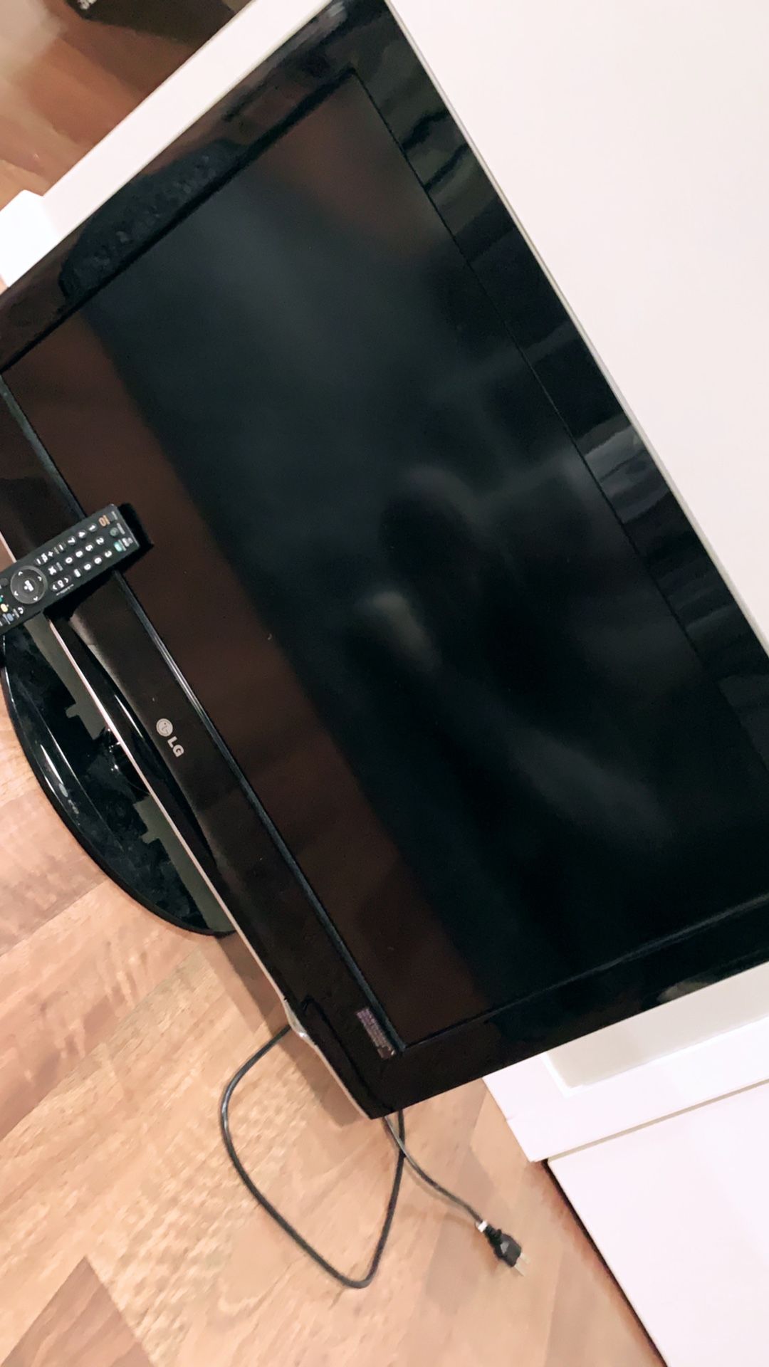34 Inch LG TV