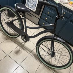 Like new huffy crabbers beach cruiser used like 4 times 