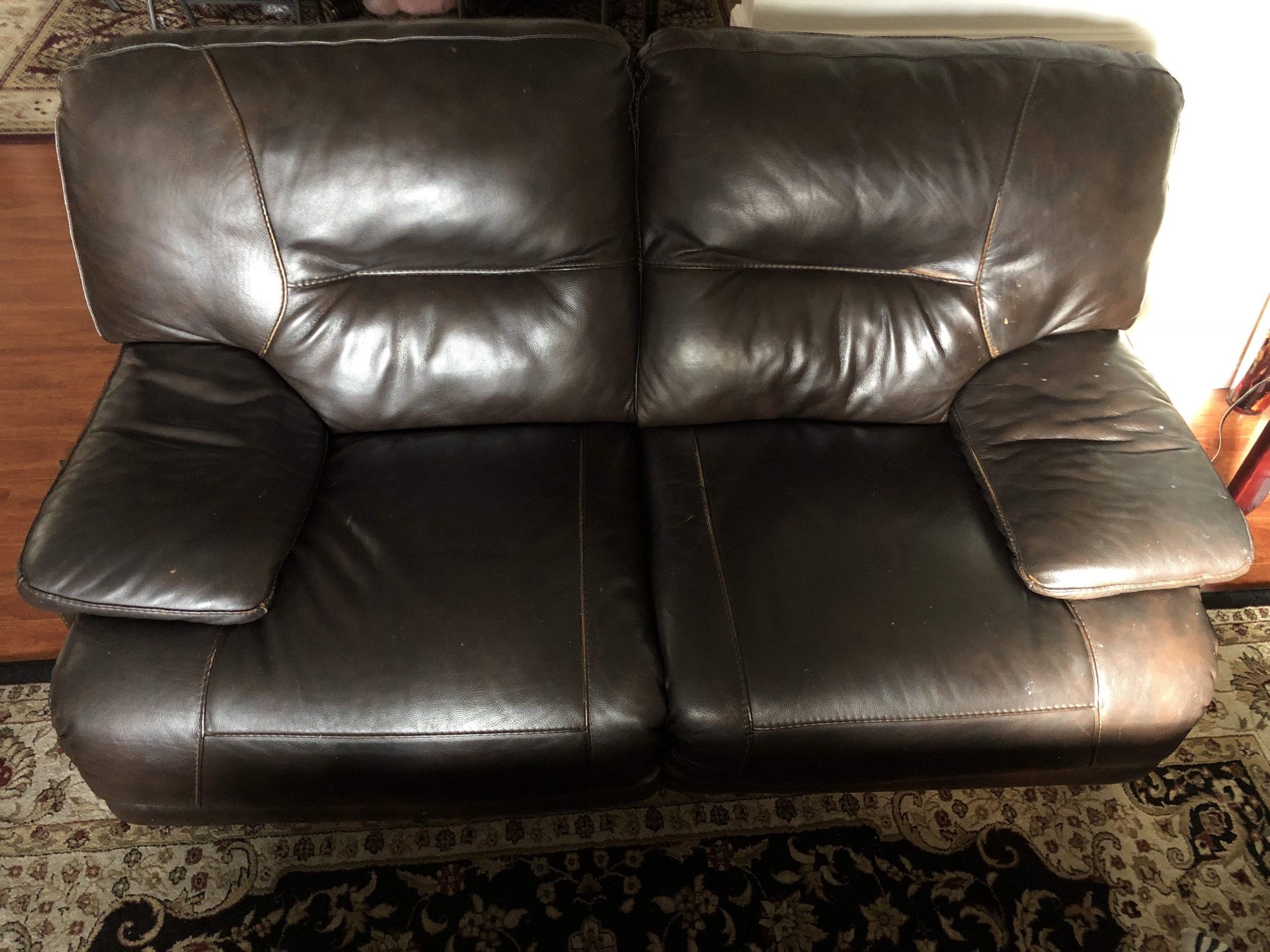 2 Piece Leather Sofa Set / Recliner