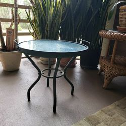 Mid century wrought iron patio end table with removable tray