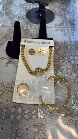Set de collar,aretes, y pulseras
