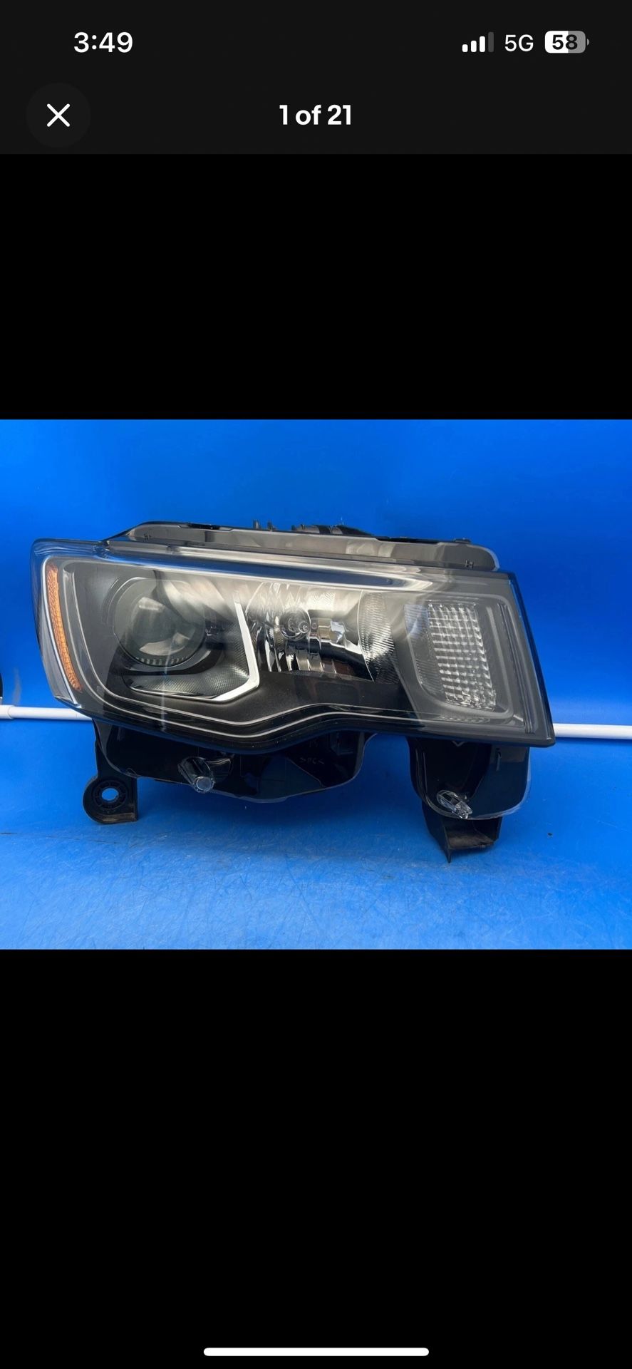 2016-2022 Jeep Grand Cherokee Right Passenger Headlight OEM