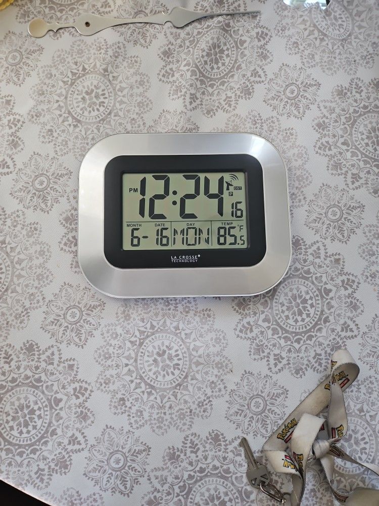 La Crosse Technology Clock