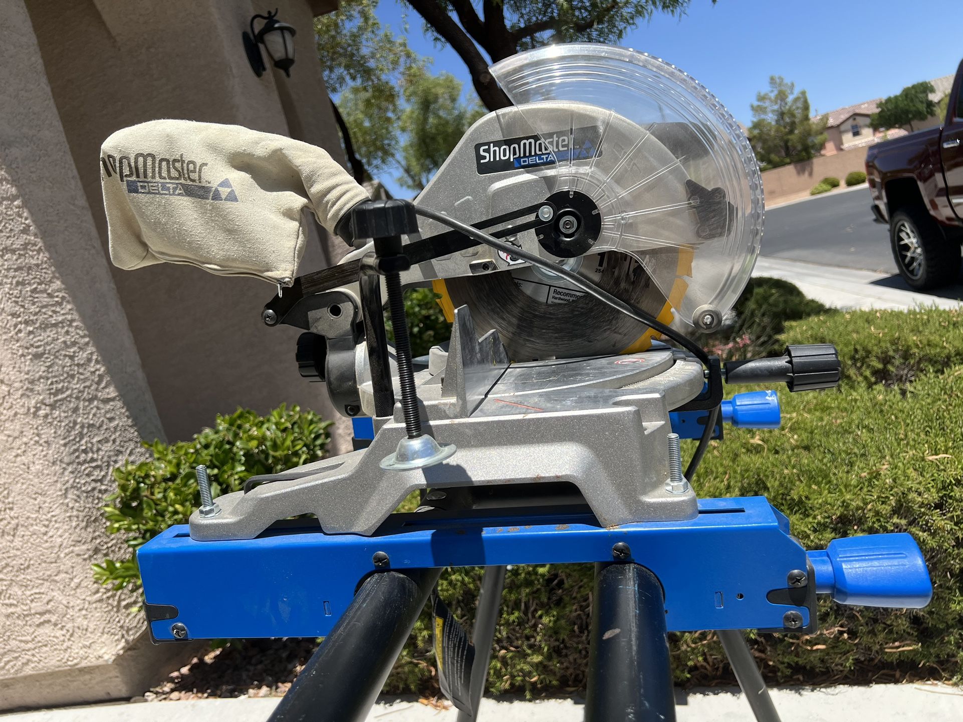 DELTA ShopMaster 10-in 15-Amp Single Bevel Compound Corded Miter Saw with Laser Guide