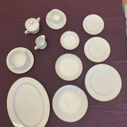 24 Set Place Settings And 2 Serving Dish Settings 