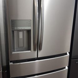 Frigidaire GRMCCF 21.5-cu ft Counter-depth Refrigerator FJT