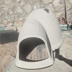 X- LARGE Petmate Indigo Doghouse Outdoor Durable Plastic Igloo  51.5"L x 39.3"W x 30"H