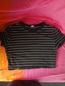 Women's crop top shirt size medium